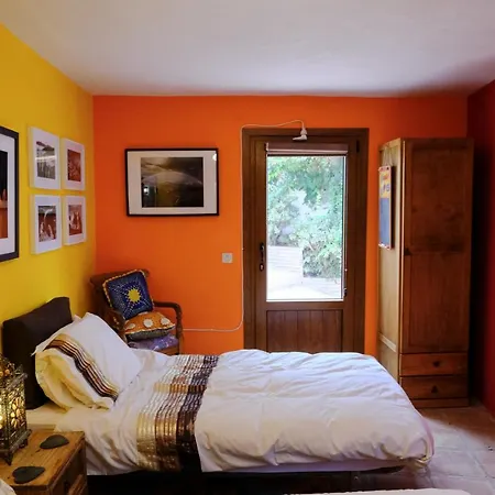 The Studio, A Colourful, Small And Unique One Bedroom Studio In Lägenhet *