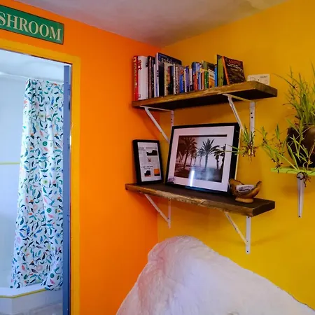 The Studio, A Colourful, Small And Unique One Bedroom Studio In Comares