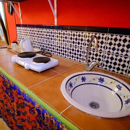 Apartament The Studio, A Colourful, Small And Unique One Bedroom Studio In Comares