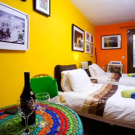 The Studio, A Colourful, Small And Unique One Bedroom Studio In Apartament *